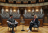 Kathrin Stainer-Hämmmerle während des Interviews im Gespräch mit Stefan Seidel