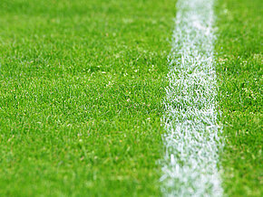 Fussballplatz Seitenlinie c convisum Clipdealer Fussballplatz-Seitenlinie